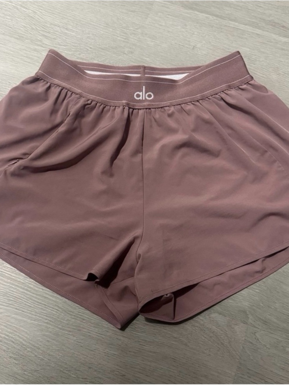 ALO Yoga Women's Smoky Quartz Match Point Athletic Shorts Sz Small